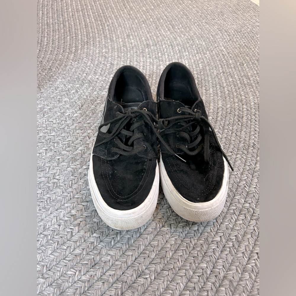 Classic Men’s Nike-Stephan Janoski Double Black. Size 9.5 Saudi material.